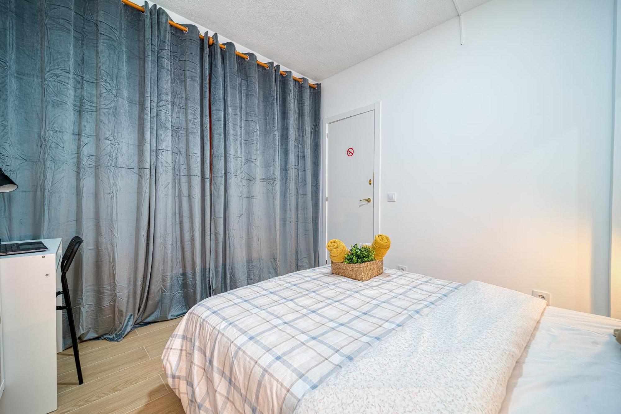 P Casacafe Madrid Calle Carlos Dubois 3 Εξωτερικό φωτογραφία