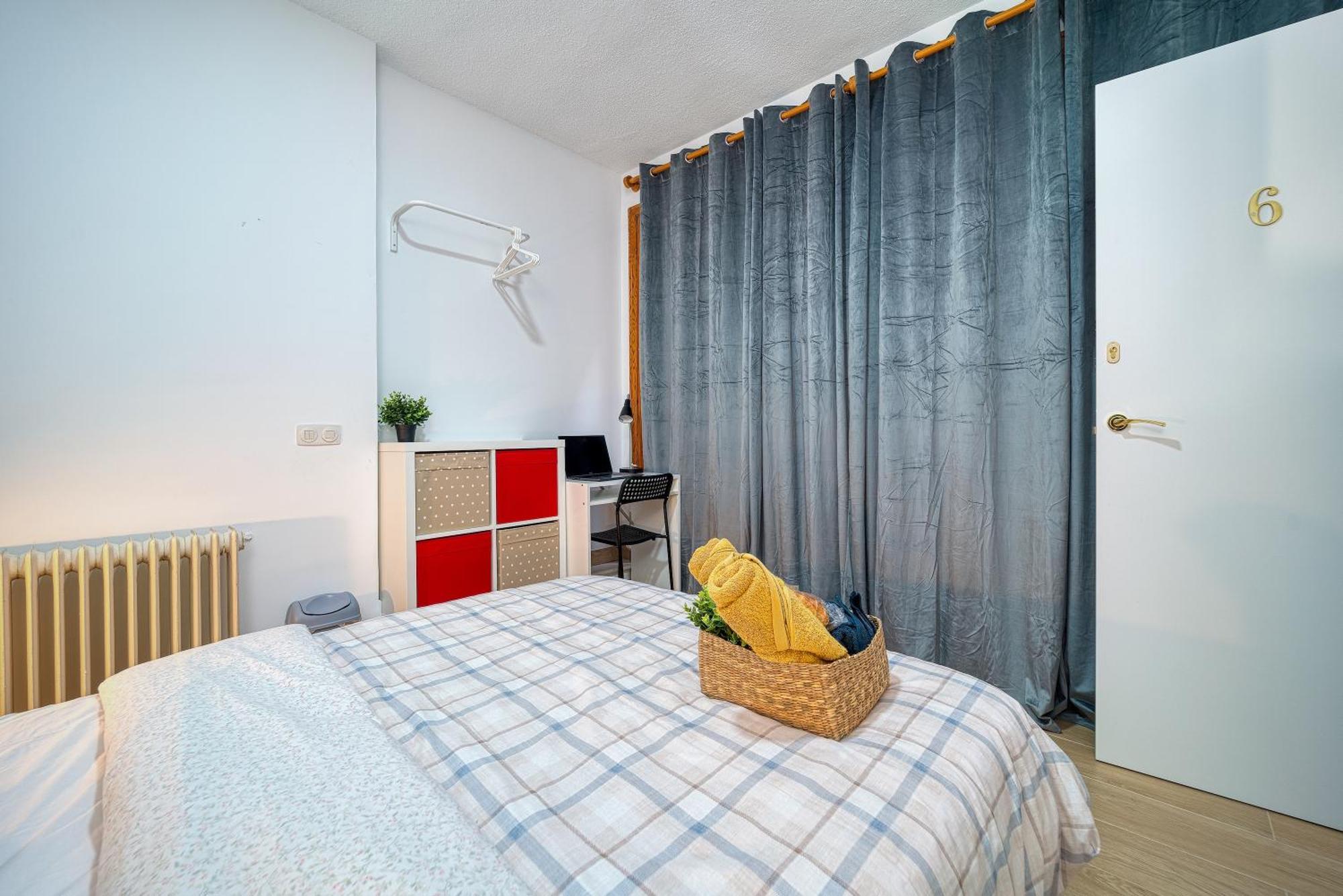 P Casacafe Madrid Calle Carlos Dubois 3 Εξωτερικό φωτογραφία