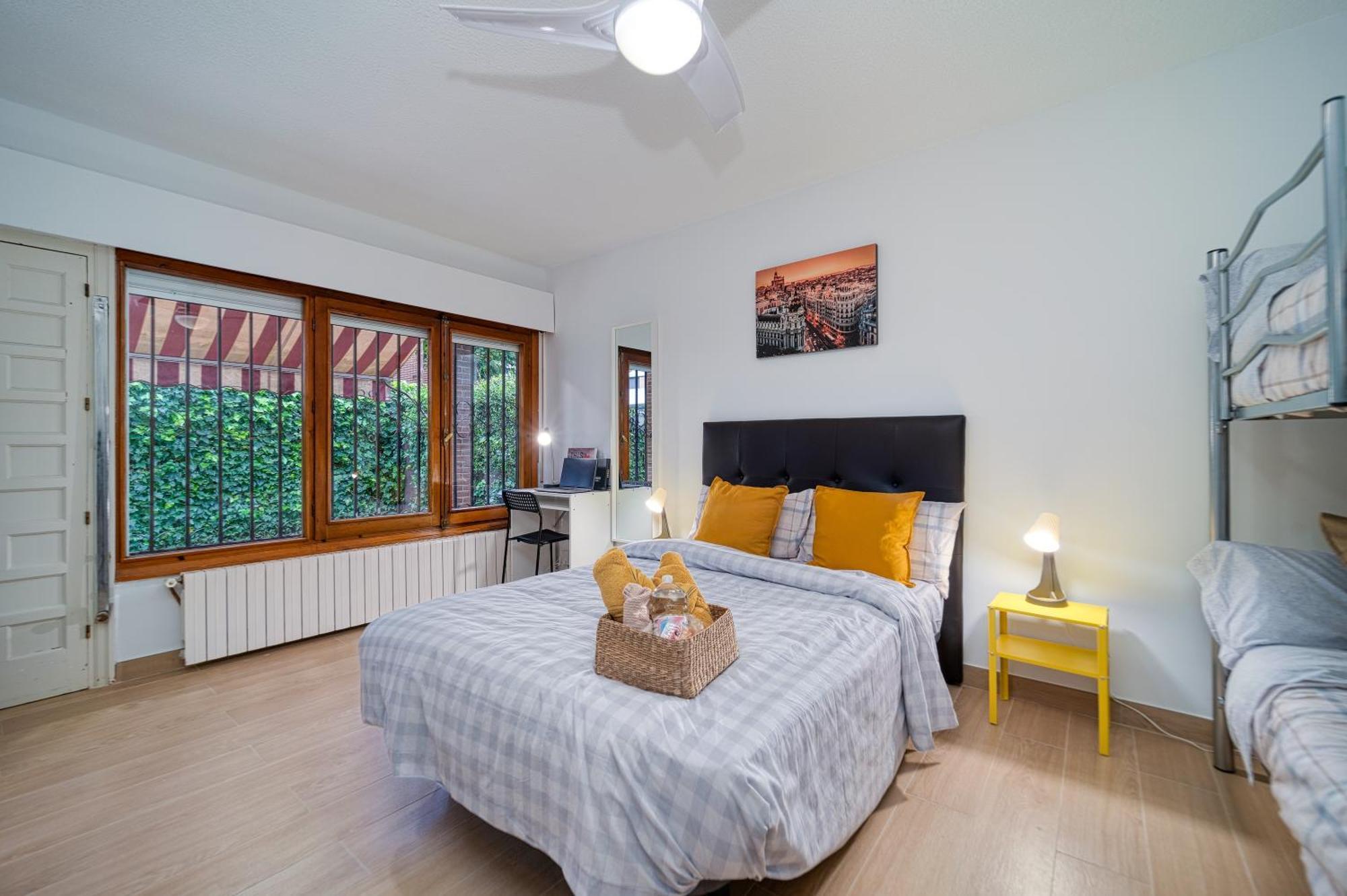 P Casacafe Madrid Calle Carlos Dubois 3 Εξωτερικό φωτογραφία