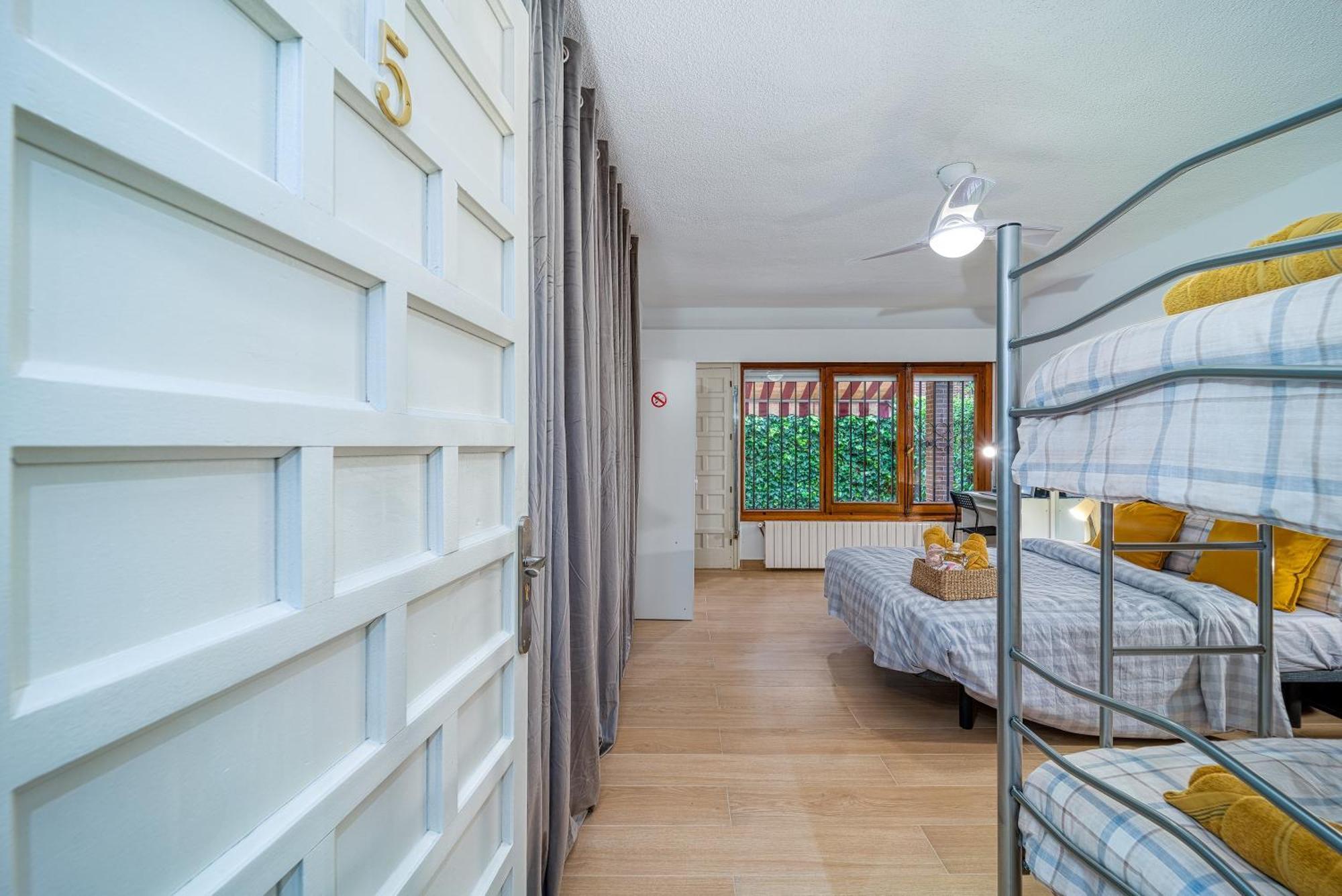 P Casacafe Madrid Calle Carlos Dubois 3 Εξωτερικό φωτογραφία