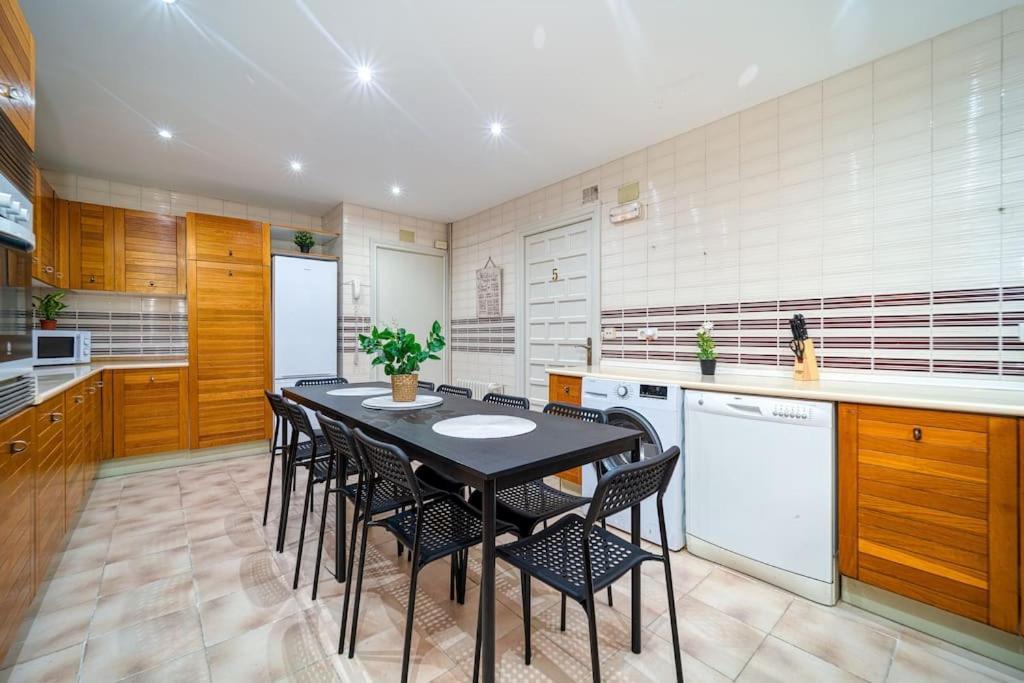 P Casacafe Madrid Calle Carlos Dubois 3 Εξωτερικό φωτογραφία
