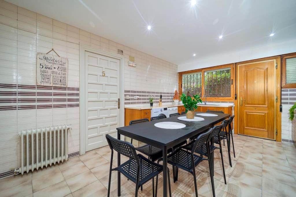 P Casacafe Madrid Calle Carlos Dubois 3 Εξωτερικό φωτογραφία